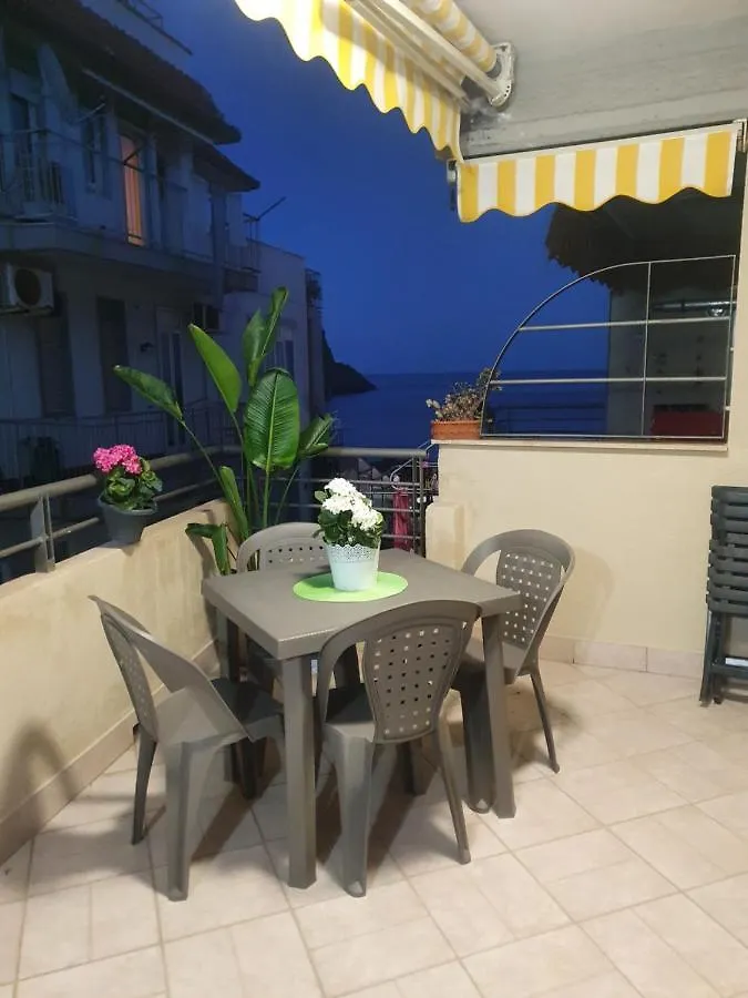 Casa Vacanze Aci Trezza In Front Of The Sea Aci Castello Appartement