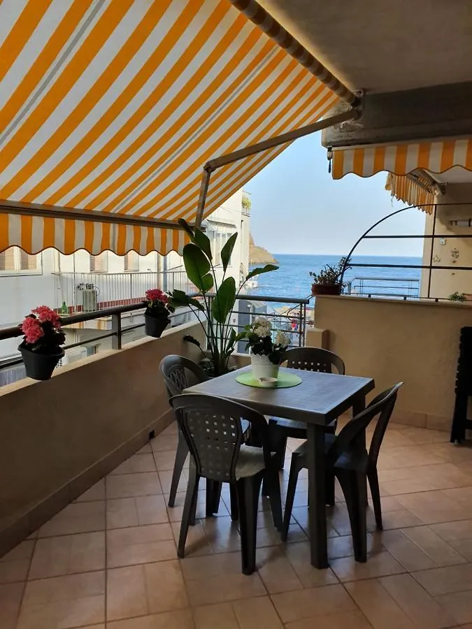 Casa Vacanze Aci Trezza In Front Of The Sea Aci Castello 0*,